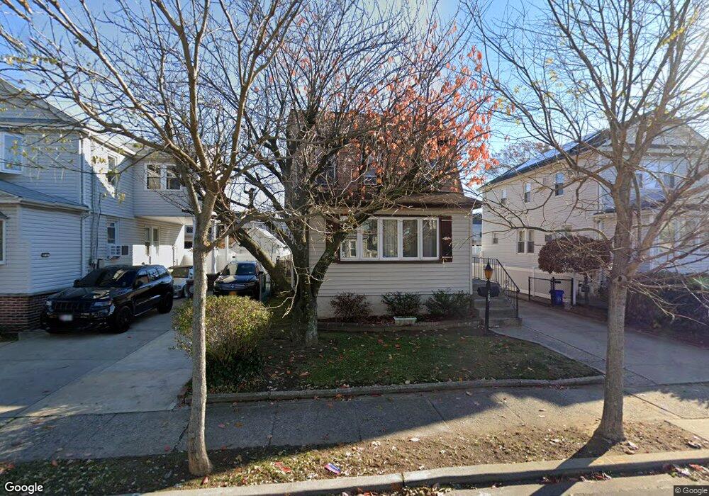 105 Cochran Place, Valley Stream, NY 11581 - photo 1