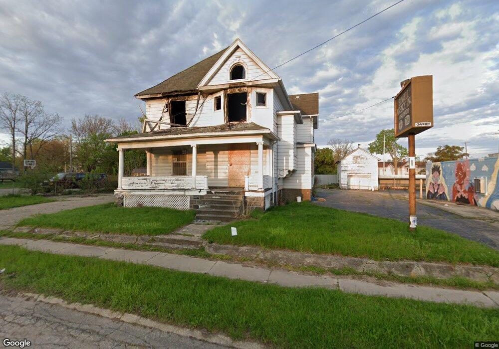 916 S Grand Traverse St, Flint, MI 48502 - photo 1