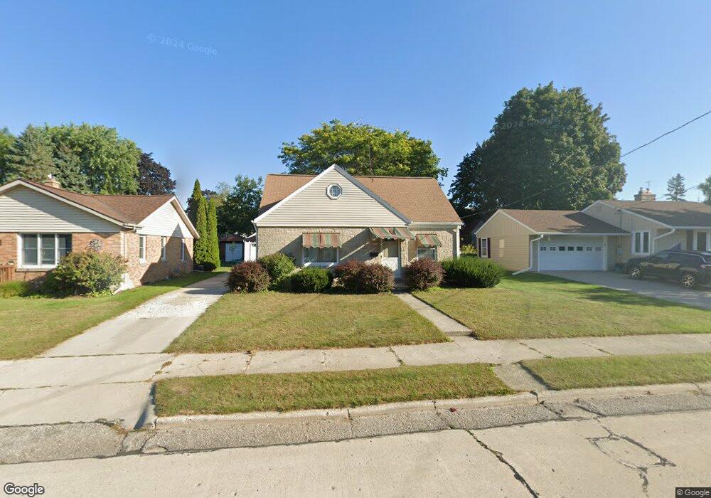 2224 Russell Ln, Manitowoc, WI 54220 - photo 1