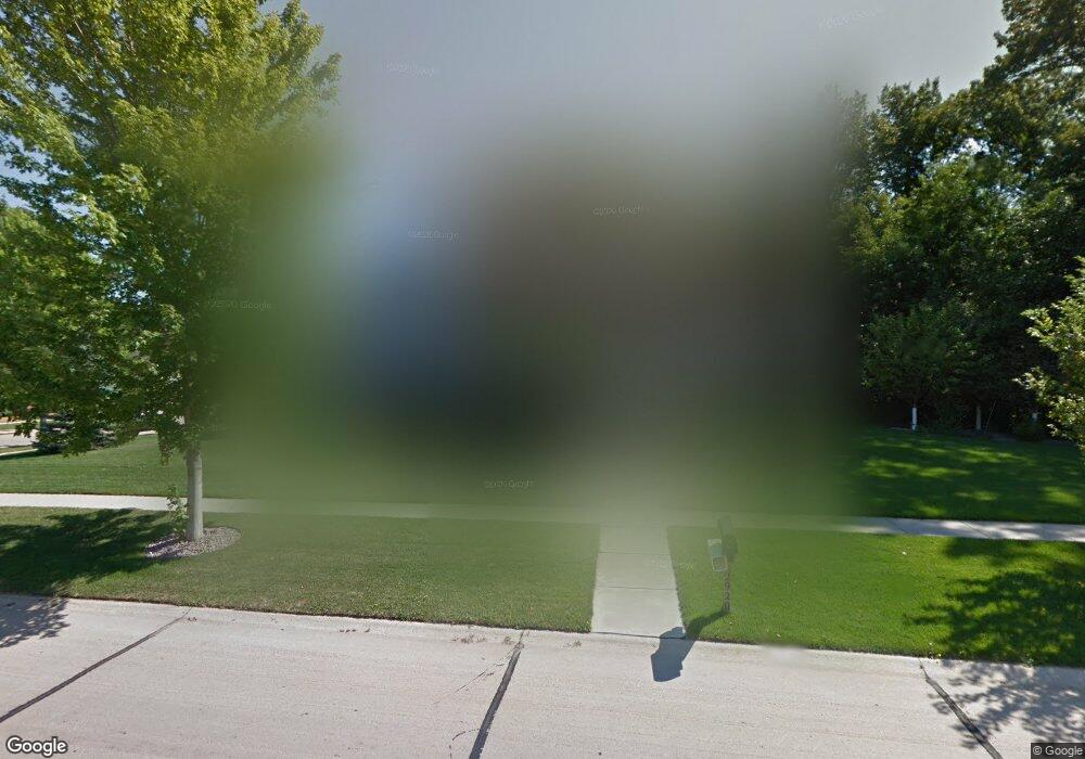 2920 Long Bluff Rd NE, Cedar Rapids, IA 52402 - photo 1