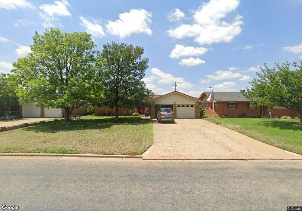2003 Ennis St, Plainview, TX 79072 - photo 1