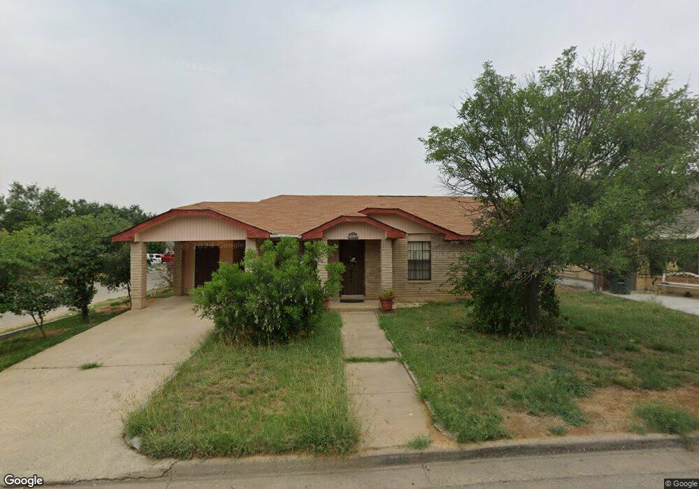 1402 Hemlock Dr, Laredo, TX 78041 - photo 1