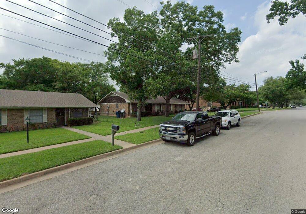 1307 S Rusk Ave, Denison, TX 75020 - photo 1