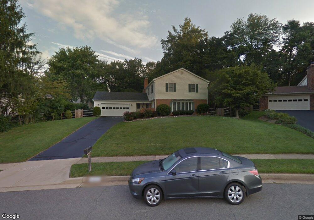 8448 Chapelwood Ct, Annandale, VA 22003 - photo 1