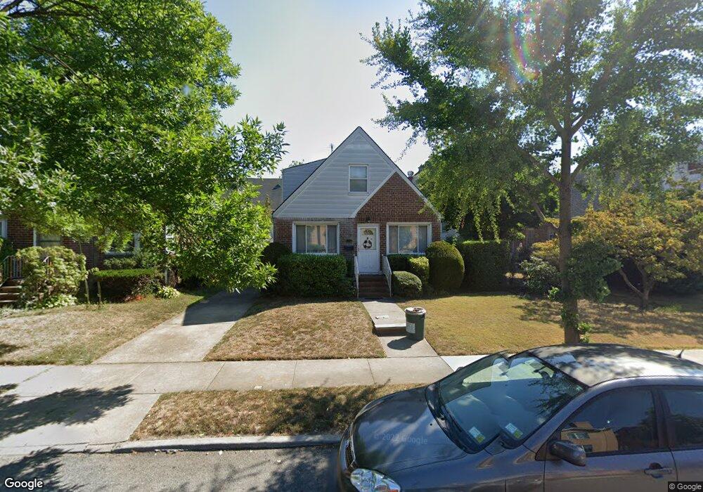 5827 192nd St, Fresh Meadows, NY 11365 - photo 1