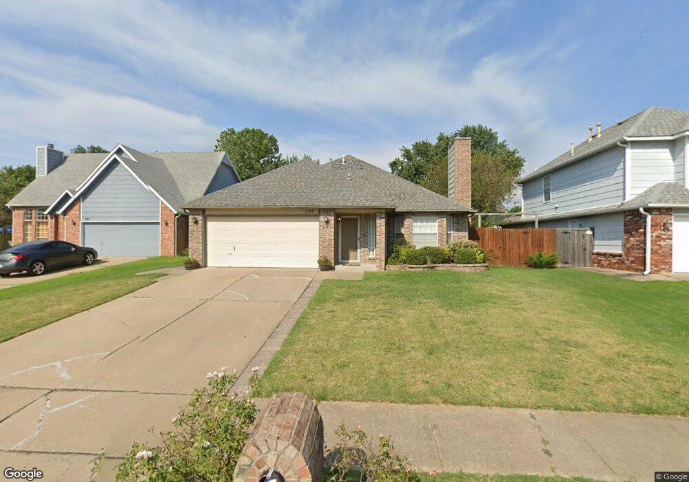 505 S Laurel Ave, Broken Arrow, OK 74012 - photo 1