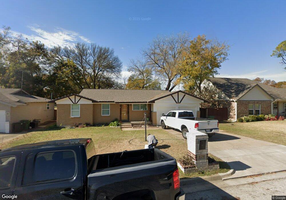 429 Myrtle Dr, Hurst, TX 76053 - photo 1