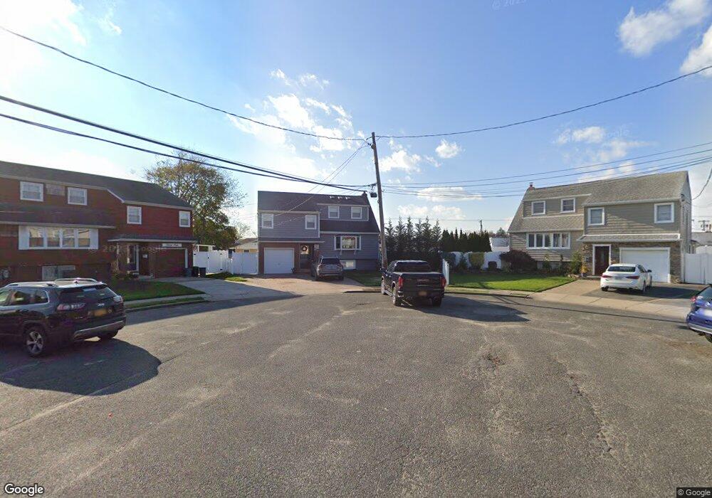 28 Cheslan Ct, Oceanside, NY 11572 - photo 1