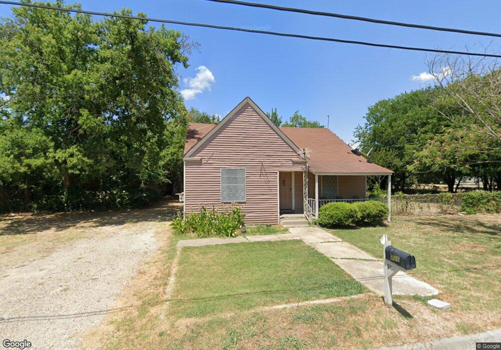711 Throckmorton St, Gainesville, TX 76240 - photo 1