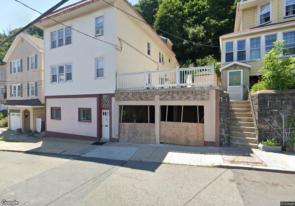 602 Undercliff Ave, Edgewater, NJ 07020 - photo 1