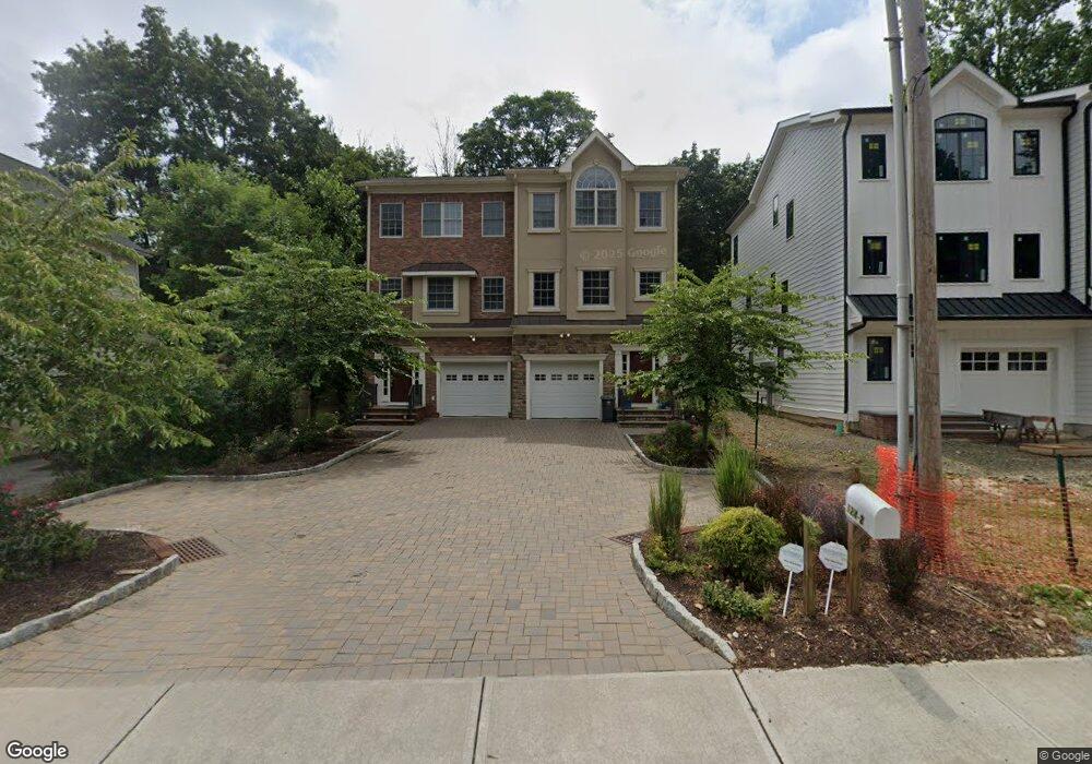 124 Claremont Rd Unit 2, Bernardsville Boro, NJ 07924 - photo 1