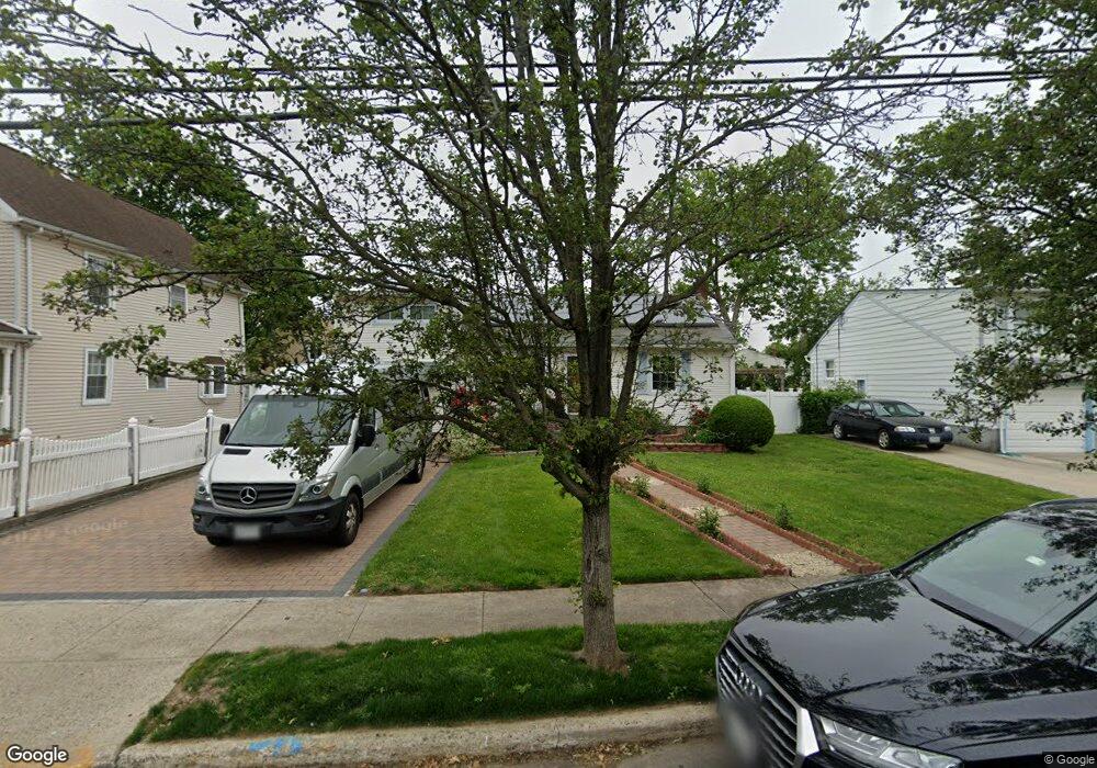 42 Pubins Ln, New Hyde Park, NY 11040 - photo 1