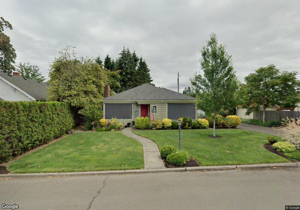 566 N Holly St, Canby, OR 97013 - photo 1