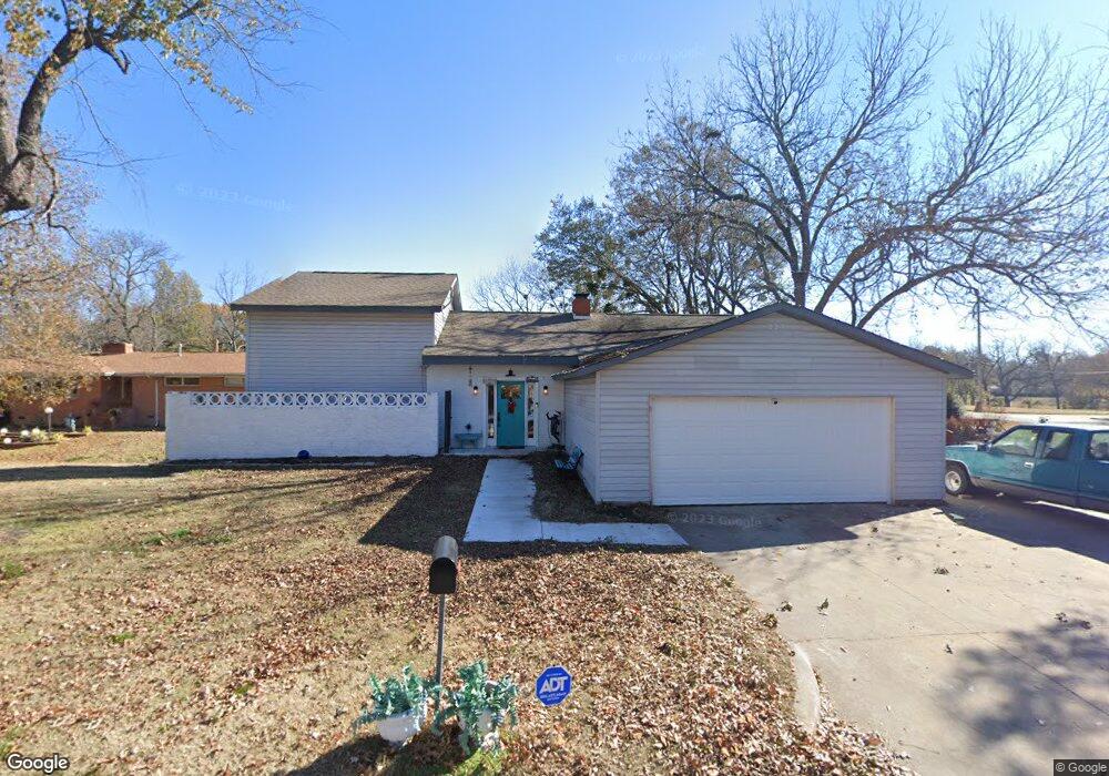221 S Vann St, Pryor, OK 74361 - photo 1
