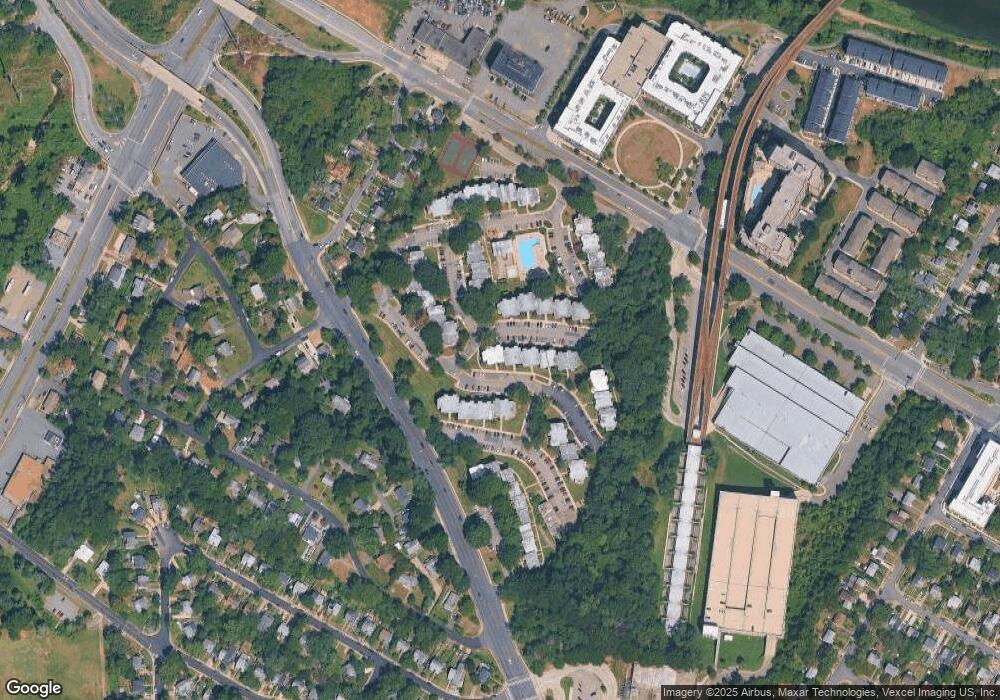 2633 Redcoat Dr, Alexandria, VA 22303 - photo 1