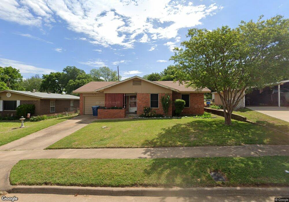 900 Leeper Dr, Denison, TX 75020 - photo 1