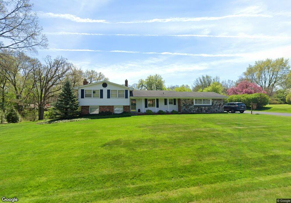 1322 Winchcombe Dr, Bloomfield Hills, MI 48304 - photo 1