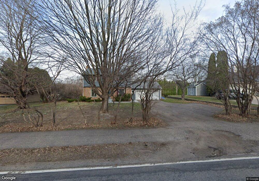 5827 Vine Hill Rd, Minnetonka, MN 55345 - photo 1