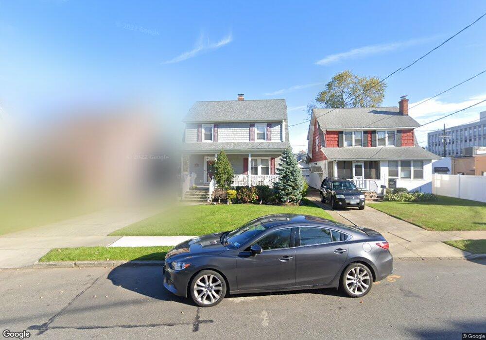 22 Blossom Heath Ave, Lynbrook, NY 11563 - photo 1