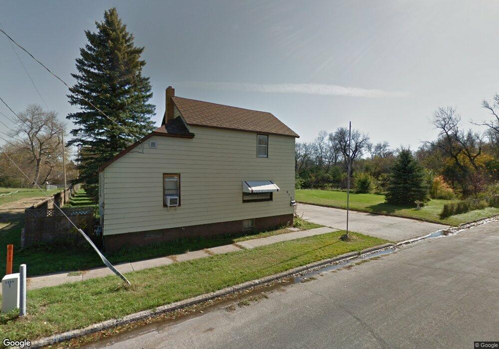 213 7th Ave SW, Jamestown, ND 58401 - photo 1