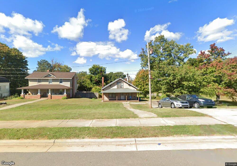 818 Wilson W Lee Blvd, Statesville, NC 28677 - photo 1