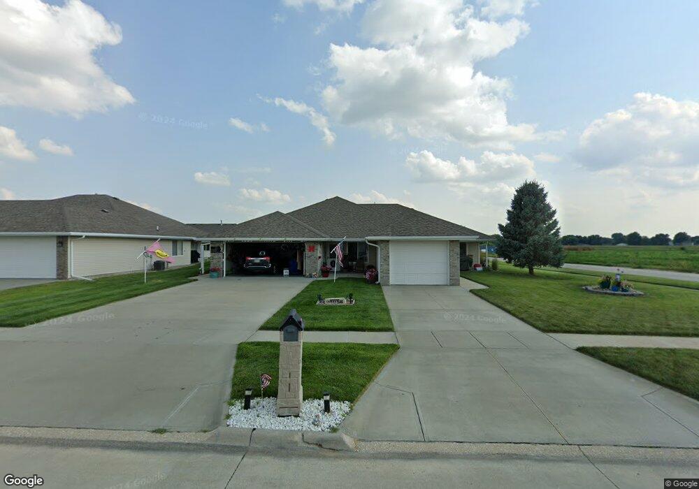 902 Larayne Ln, Norfolk, NE 68701 - photo 1