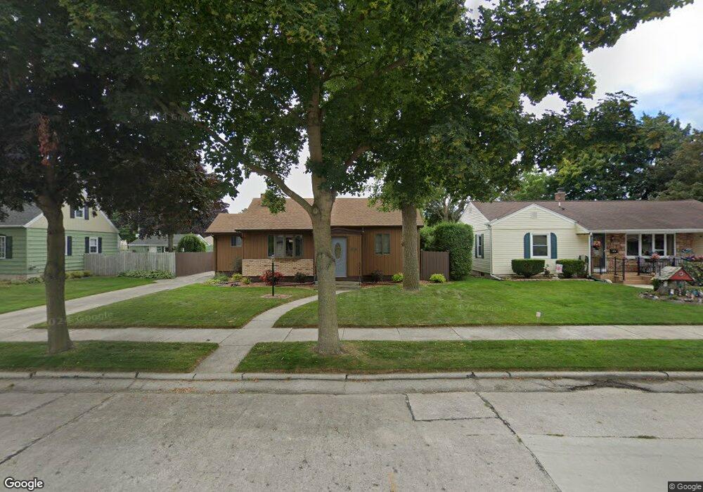 2107 Markham St, Manitowoc, WI 54220 - photo 1