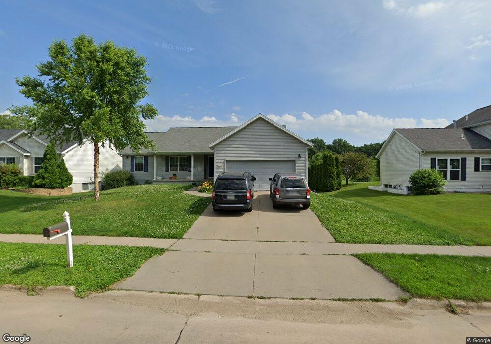 2818 29th Ave SW, Cedar Rapids, IA 52404 - photo 1