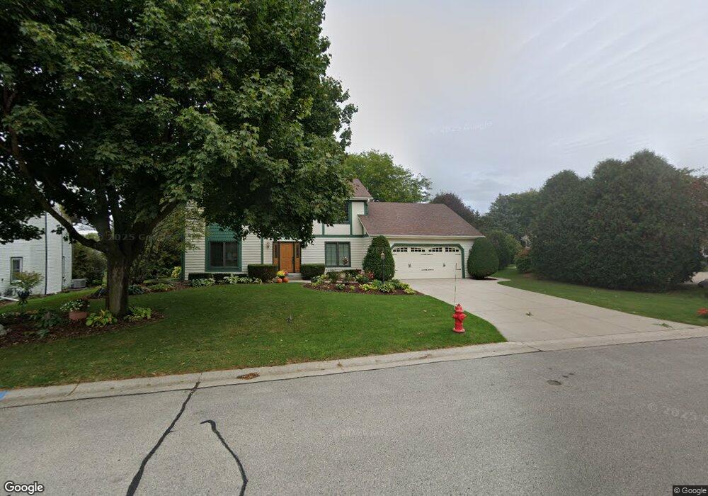 W160N10604 Fieldstone Pass, Germantown, WI 53022 - photo 1