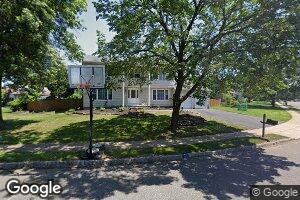 40 Eastern Dr, Kendall Park, NJ 08824