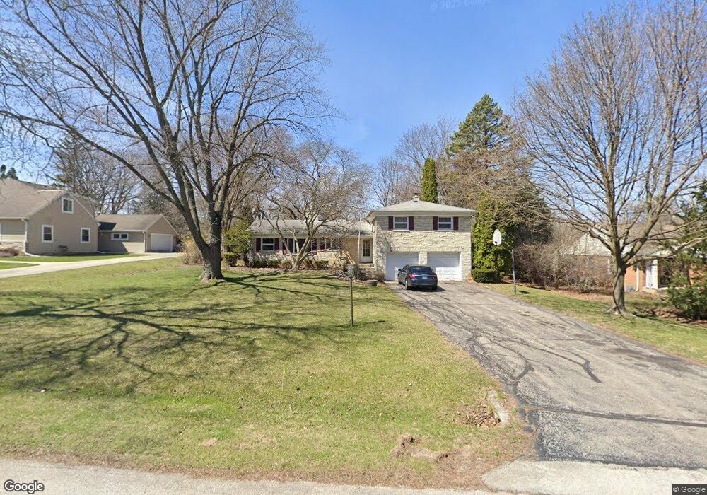 1515 Fairhaven Blvd, Elm Grove, WI 53122 - photo 1