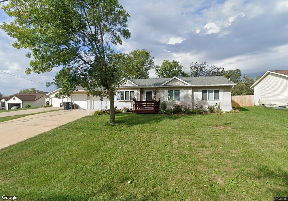 2322 27th St SW, Cedar Rapids, IA 52404 - photo 1