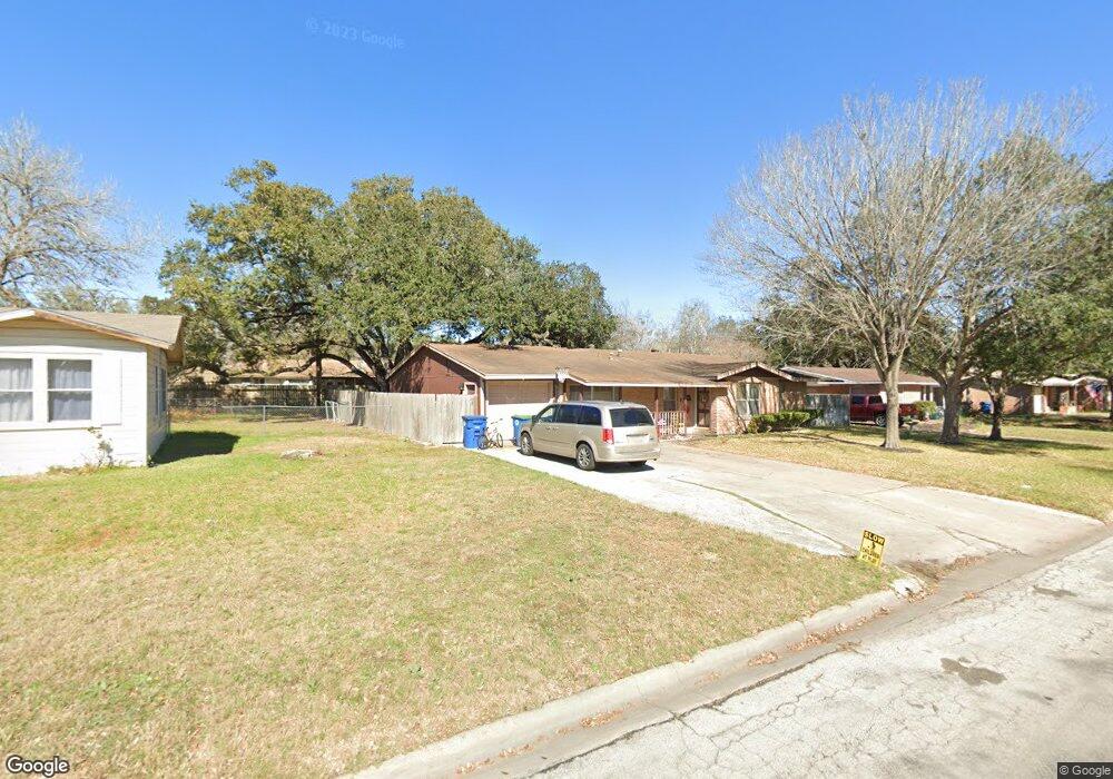 1009 E Inez St, Beeville, TX 78102 - photo 1