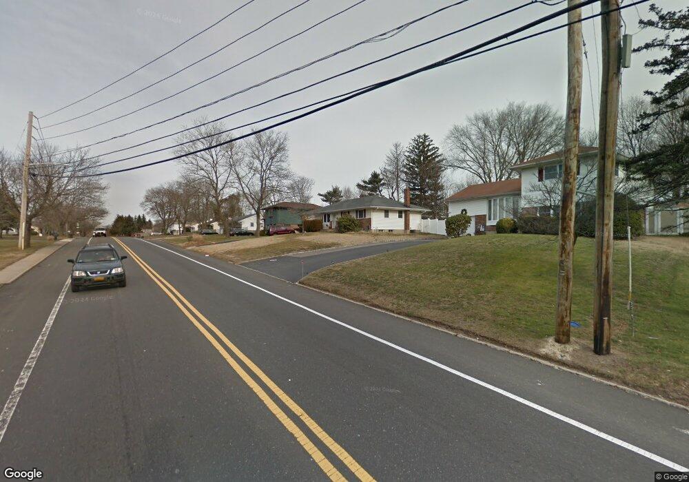 388 Townline Rd, ComMacK, NY 11725 - photo 1