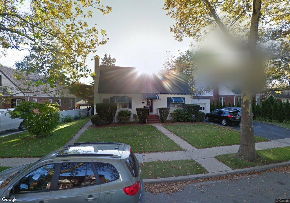 29 Pearl St, New Hyde Park, NY 11040 - photo 1