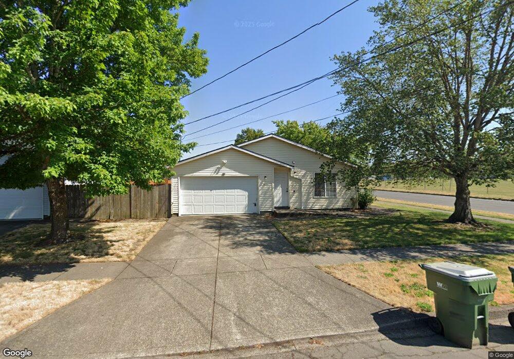 319 E 9th St, Newberg, OR 97132 - photo 1
