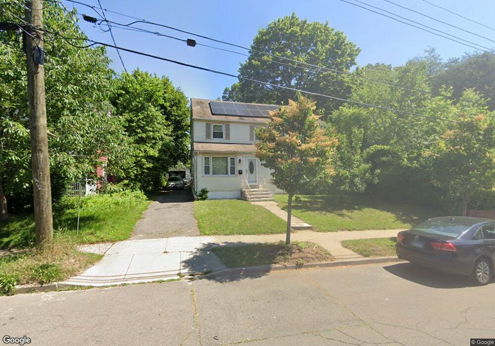 135 Hemlock Rd, New Haven, CT 06515 - photo 1