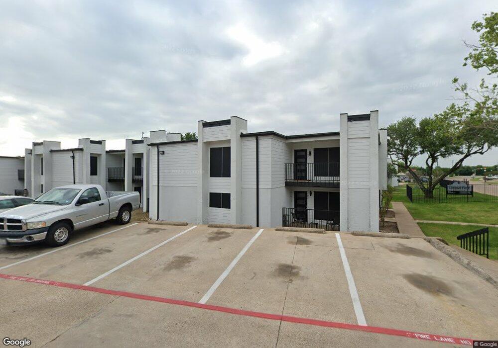 2401 Yorkstown Dr unit 209, Ennis, TX 75119 - photo 1