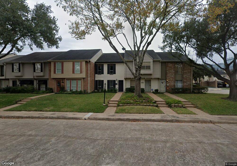 10217 Longmont Dr unit 3, Houston, TX 77042 - photo 1