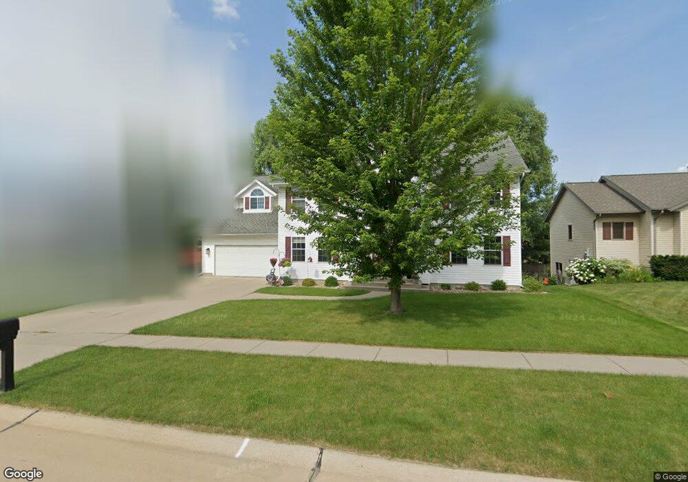 2526 31st St SW, Cedar Rapids, IA 52404 - photo 1