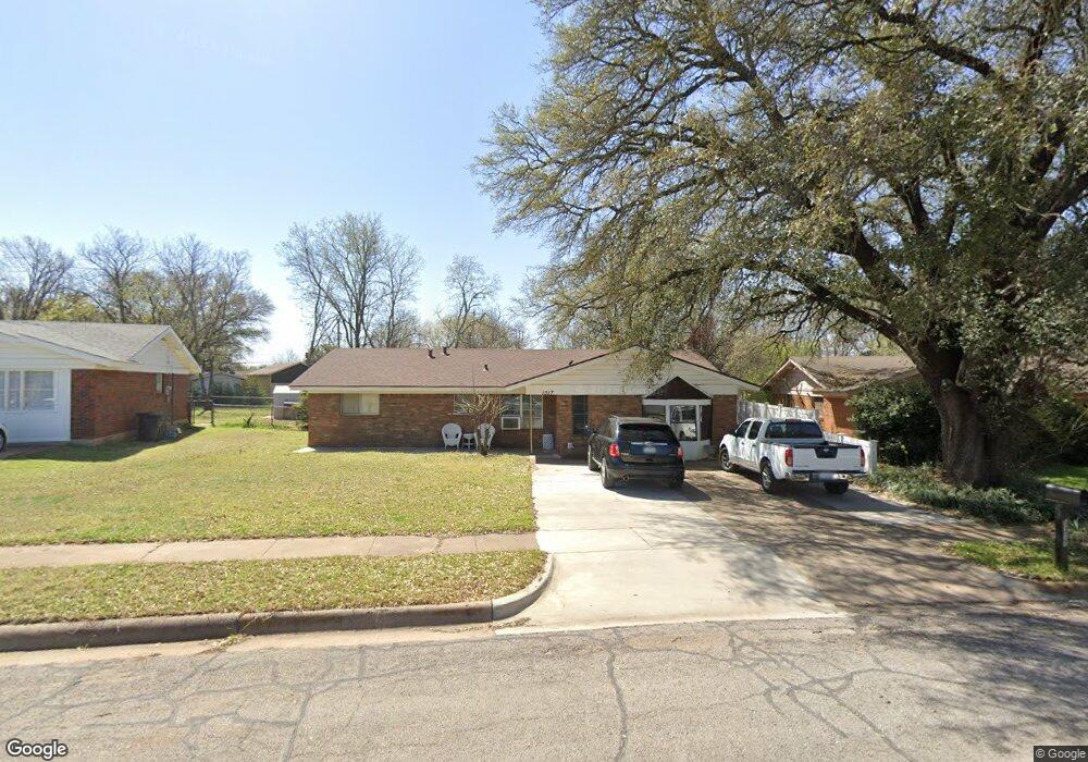 1317 Manor Dr, Cleburne, TX 76033 - photo 1