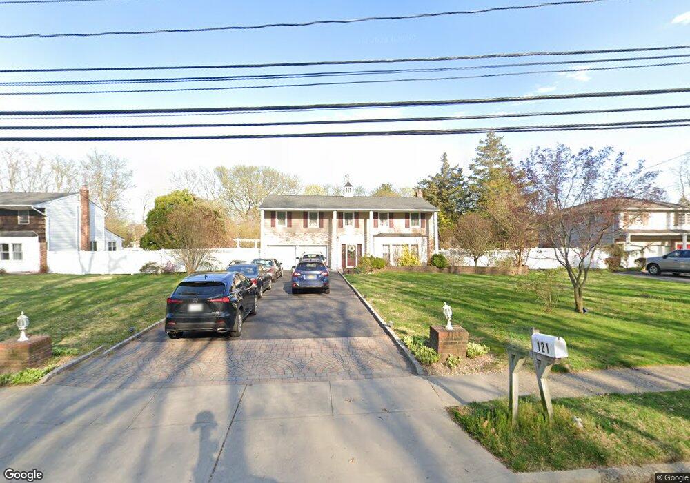 121 Harned Rd, ComMacK, NY 11725 - photo 1