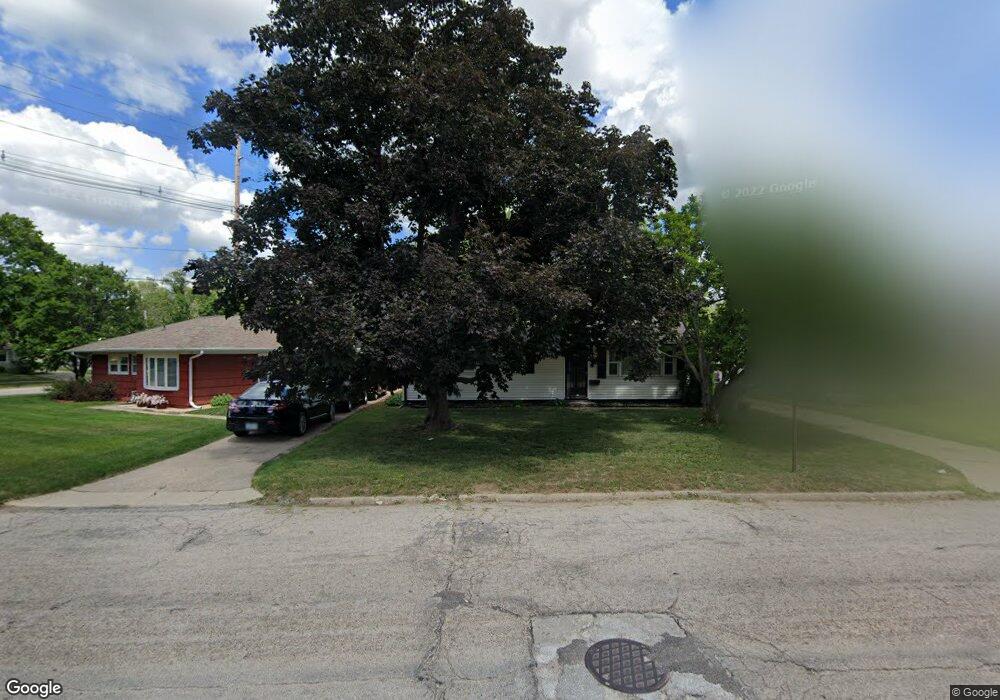 908 38th St SE, Cedar Rapids, IA 52403 - photo 1
