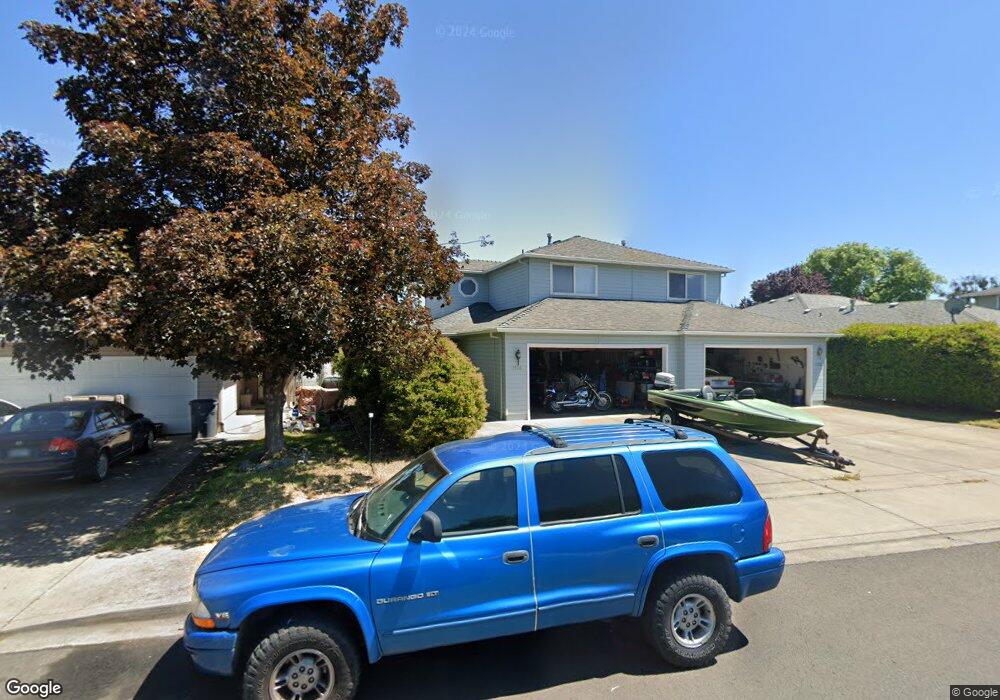 1108 Glengrove Ave, Central Point, OR 97502 - photo 1