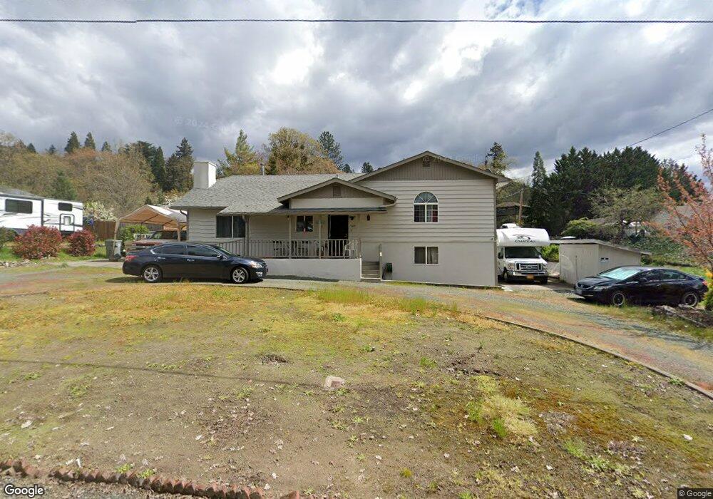 1389 NE 9th St, Grants Pass, OR 97526 - photo 1
