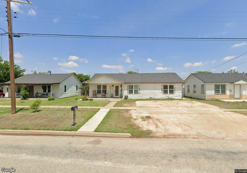 2306 W 10th St, Plainview, TX 79072 - photo 1