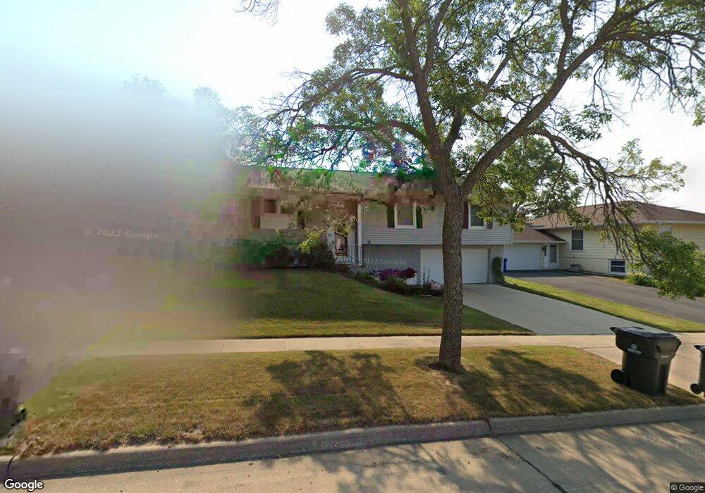 613 Olive Dr NW, Cedar Rapids, IA 52405 - photo 1