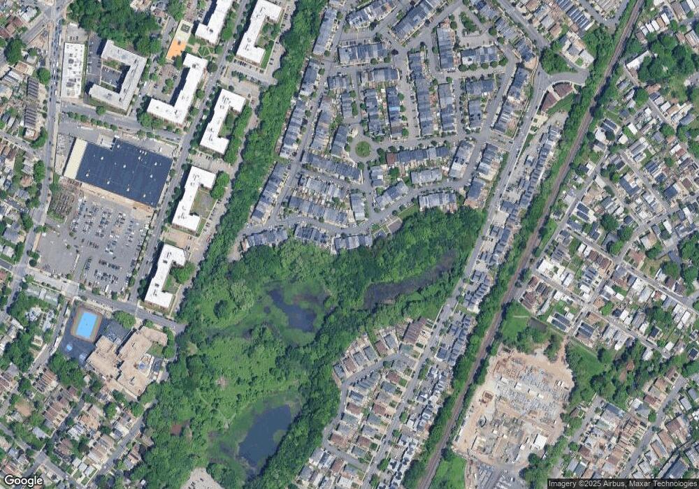 361 Skyline Dr unit C, Staten Island, NY 10304 - photo 1