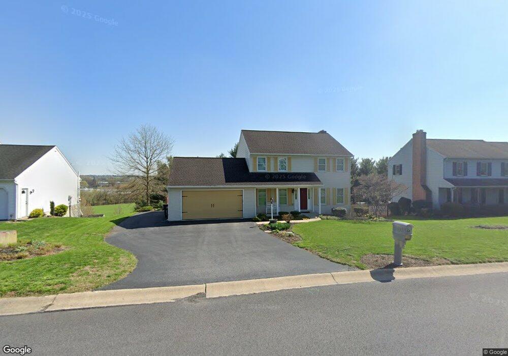 64 Rosewood Dr, Leola, PA 17540 - photo 1