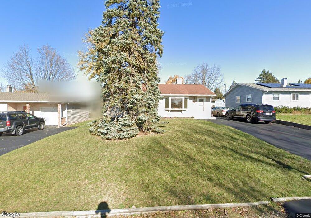 824 Shawnee Trail, Lake In the Hills, IL 60156 - photo 1